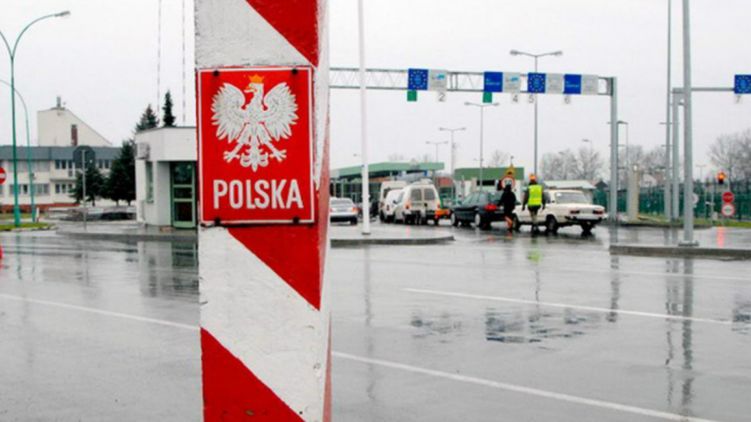 Из Польши в Украину едут водители покупать права. Источник фото: Facebook