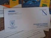 "Незаконная предвыборная агитация". Кто и зачем рассылает "письма счастья" от Порошенко