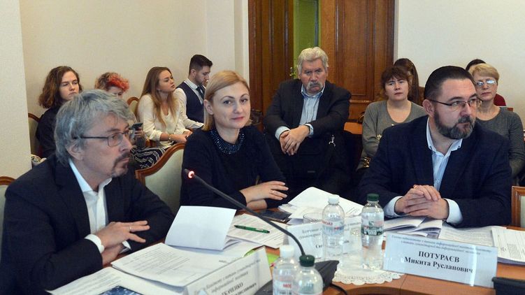 Авторами законопроекта, вводящего жесткую цензуру для СМИ, стали бывшие медийщики. Фото: golos.com.ua