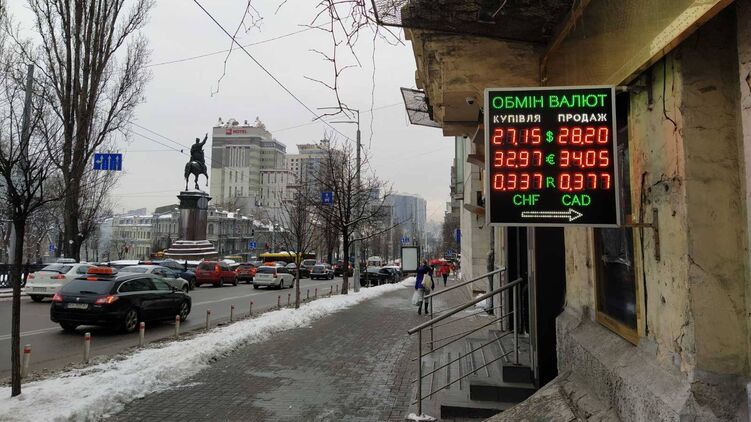 Курс доллара в кассах банках уменьшился. Фото: Страна