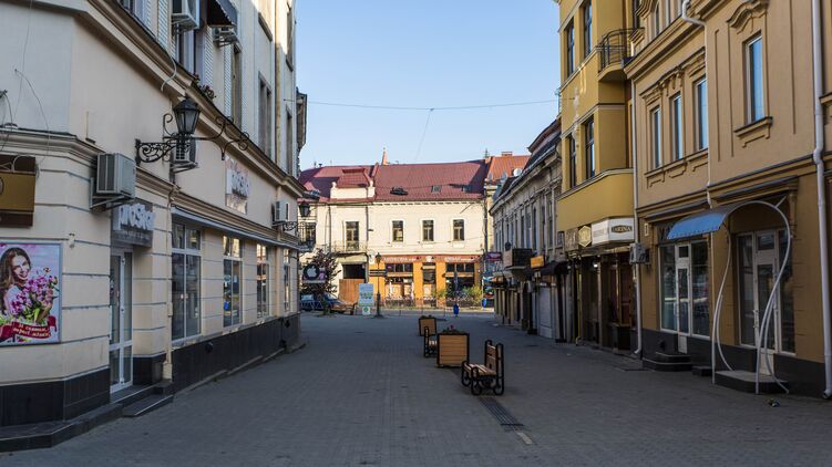 Улицы закарпатских городов пустуют, в отличие от горнолыжных курортов. Фото: Юрий Буряк