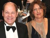 Заставила бегать трусцой и отказаться от алкоголя. Что известно о супруге канцлера Германии Шольца