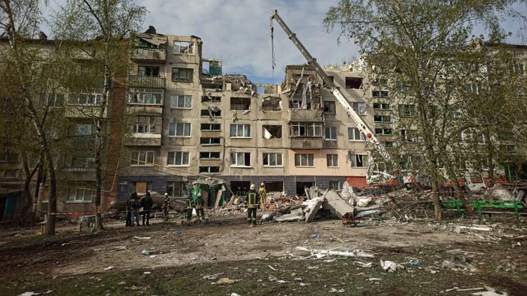 Дом в Славянске после удара РФ. Фото ГСЧС