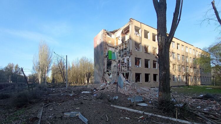 Кадры из Авдеевки, где разбомбили неработающую школу