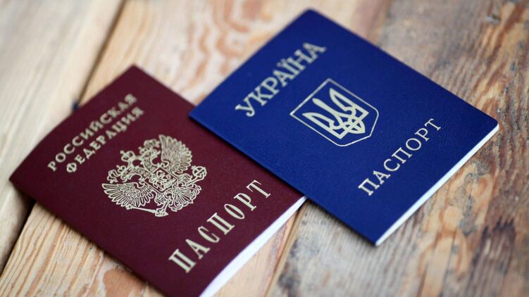 Паспорти Росії та України