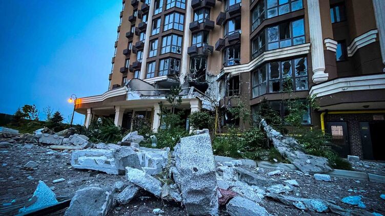 Последствия прилета дрона по Софиевской Борщаговке в Киеве