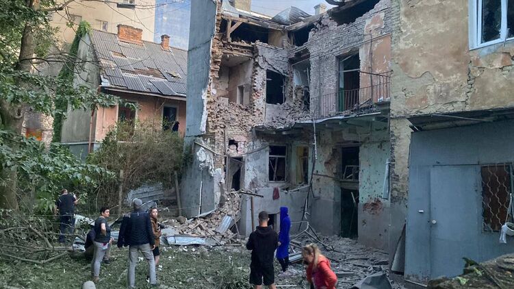 Последствия российской атаки во Львове. Фото: ОВА
