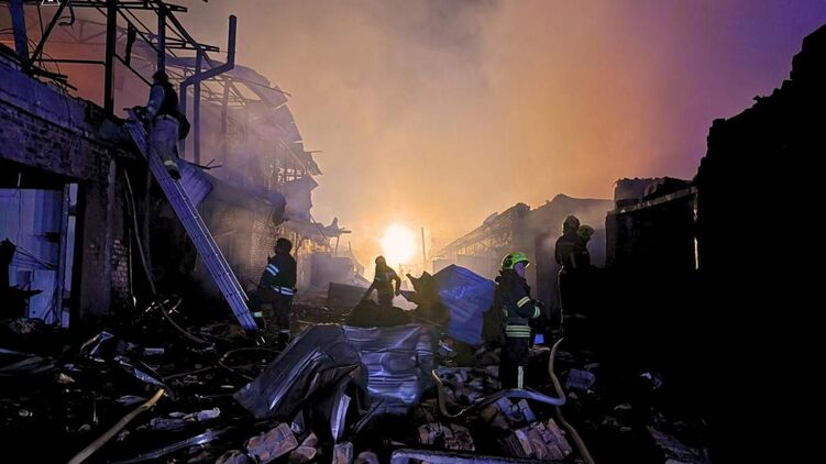 Последтсвия обстрела Киевской области. Фото: ГСЧС