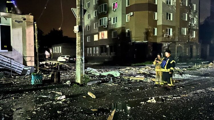 Последствия воздушной атаки на Бровары Киевской области. Фото: ГСЧС