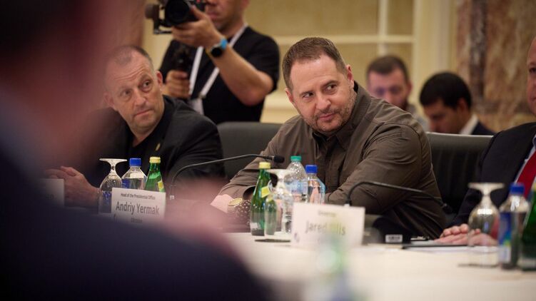 Дедалі більше 