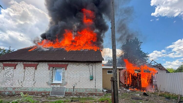 Наслідки обстрілу на Донеччині. Фото: ДСНС