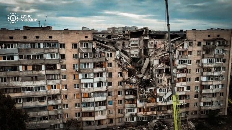 Наслідки удару по Києву. Фото: ДСНС