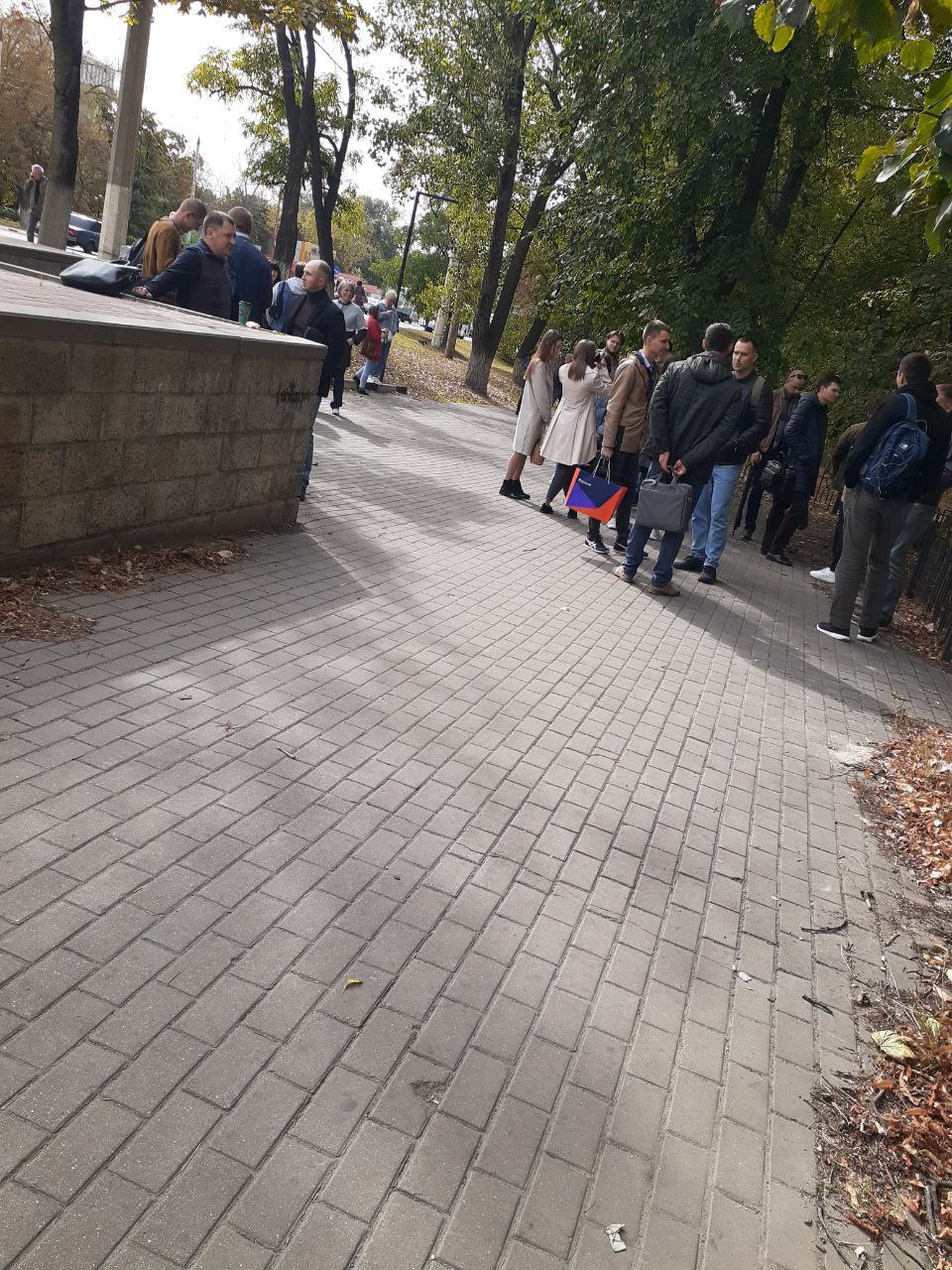 В Белгороде сообщают о массовых эвакуациях в ряде учебных заведений, на автовокзале и в бизнес-центрах