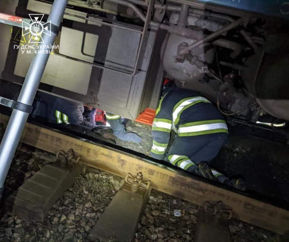 В киевском метро мужчина попал под поезд и погиб