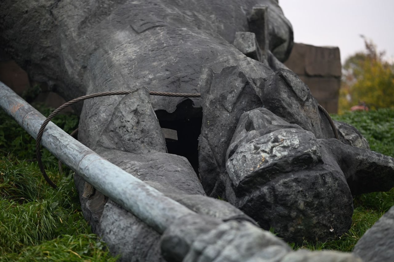 В Ужгороде убрали памятник советским воинам