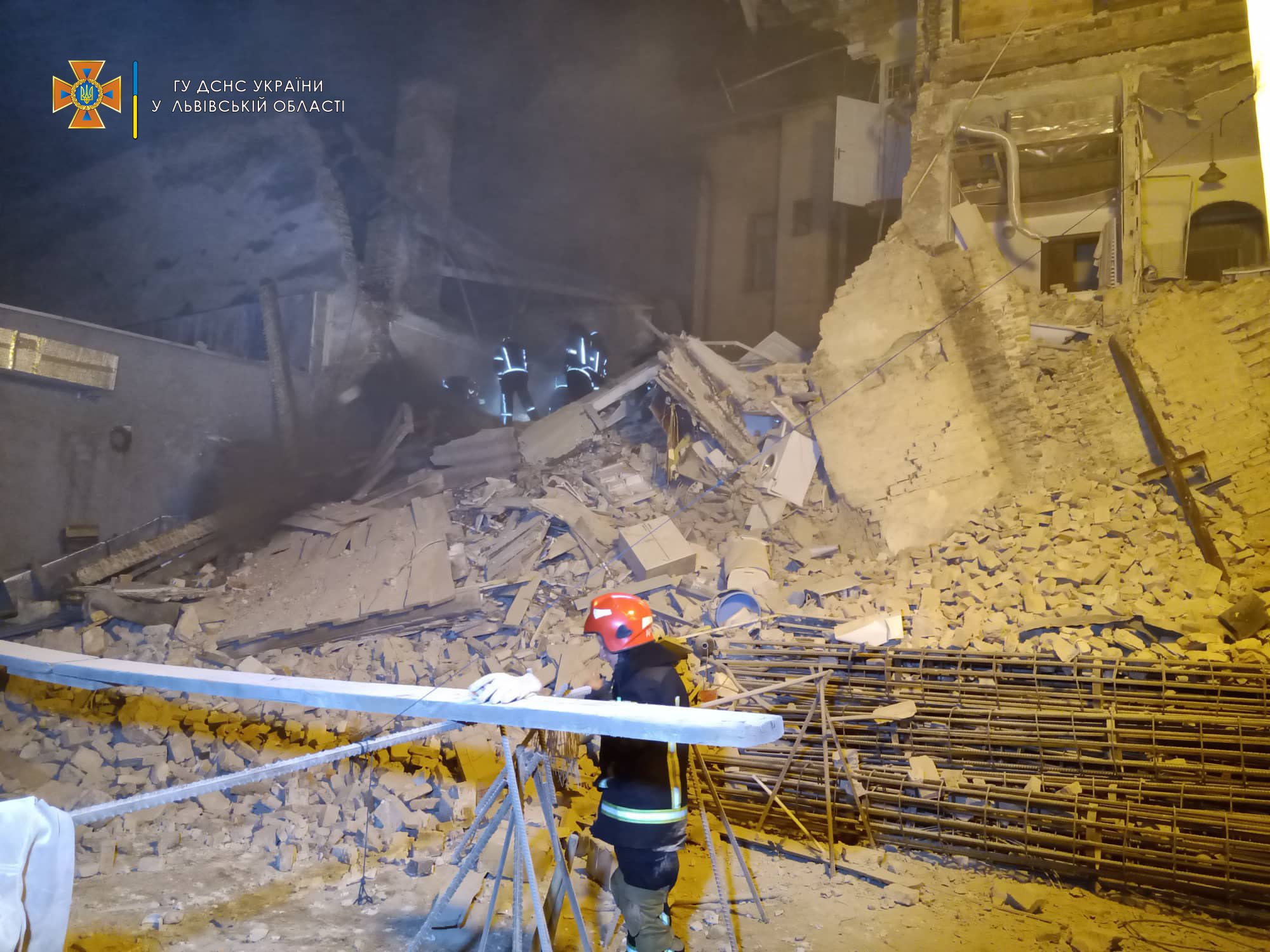 В центре Львова обрушился жилой дом