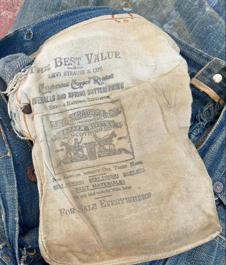 Лейбл на джинсах
