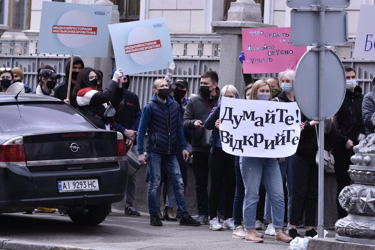 Акция протеста рестораторов 2 июня. Фото: "Страна"