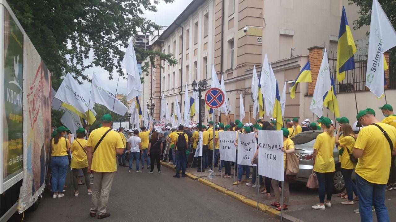 Аграрии протестуют у здания САП 7 июля. Фото: "Страна"