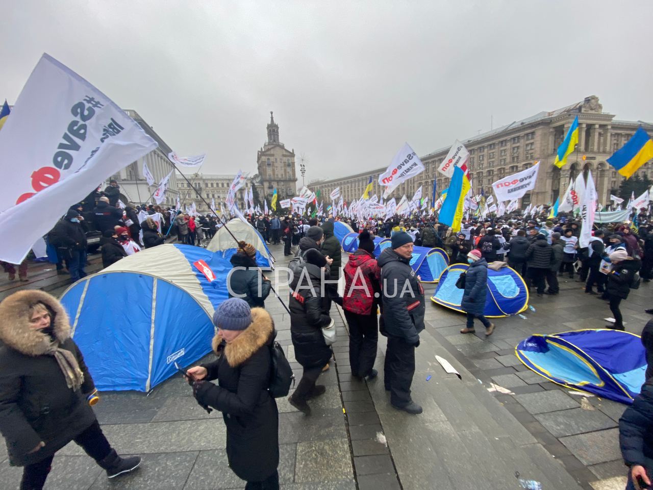 на Майдане установили палатки