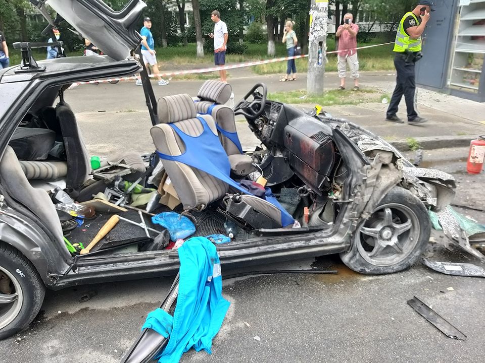 В страшном ДТП в Киеве при столкновении Mercedes и маршрутки пострадавшие остались без конечностей и глаз. Фото: Павел Дыба