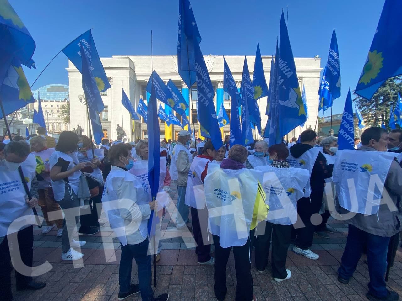 Под Верховной Радой начинается  большой митинг сторонников ОПЗЖ