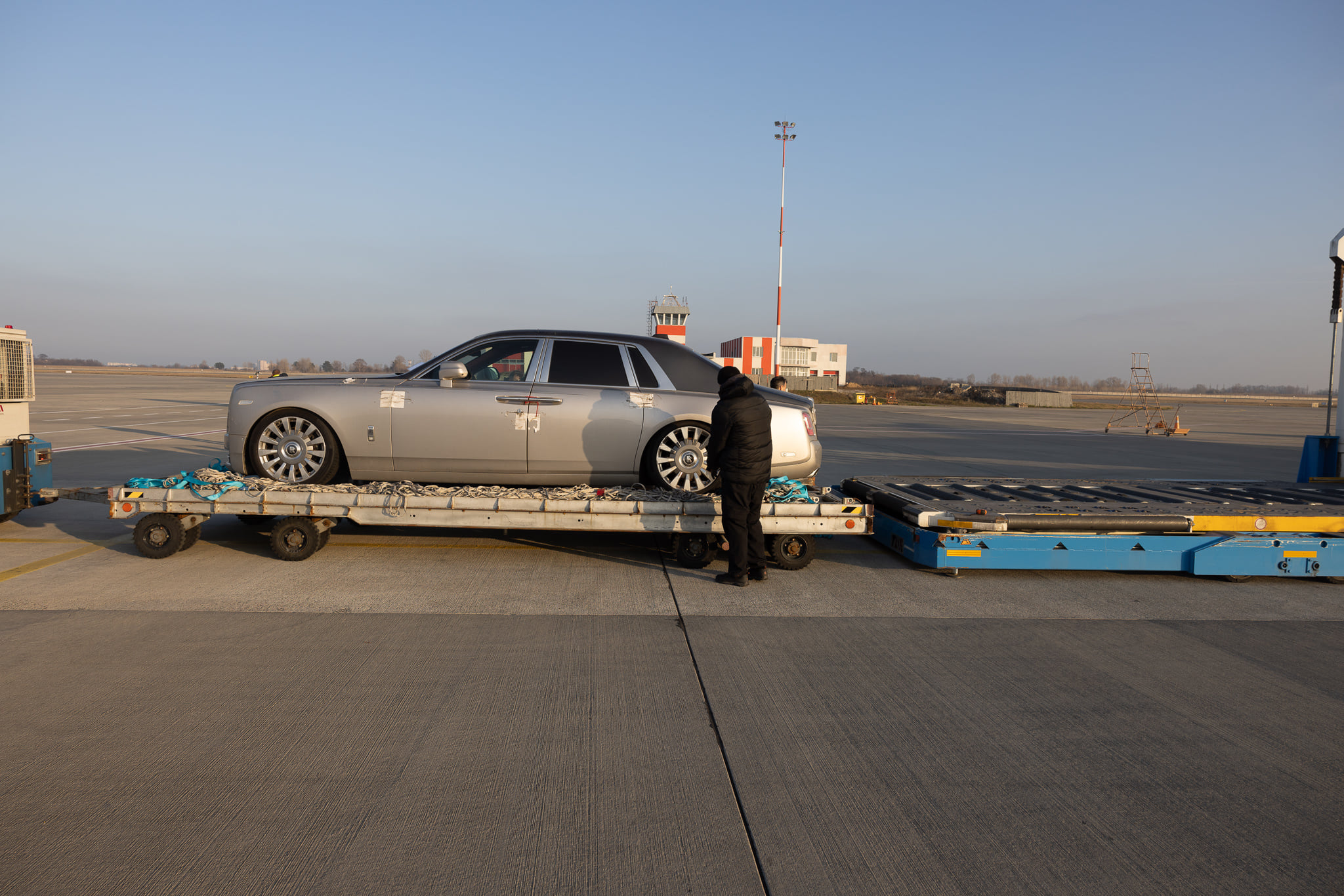 Украина передала Германии дорогие автомобили. Скриншот из фейсбука Ирины Венедиктовой