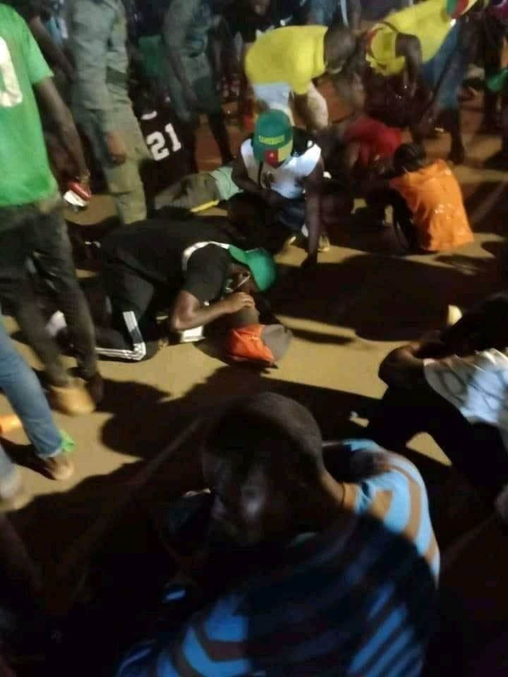 В давке на футбольном матче в Камеруне погибли люди