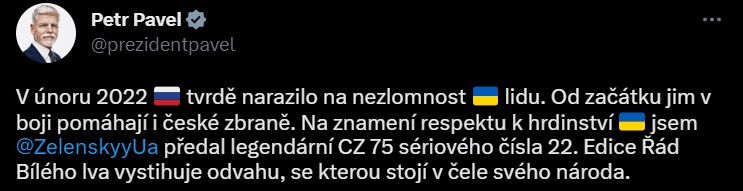 Зеленскому подарили пистолет