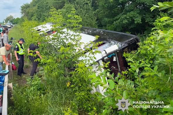 Фото наслідки ДТП із автобусом у Хмельницькій області. Джерело – Поліція