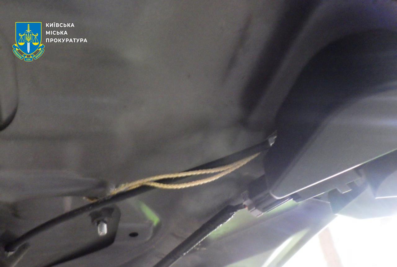 Фото (2) улики в автомобиле. Источник - прокуратура Киева